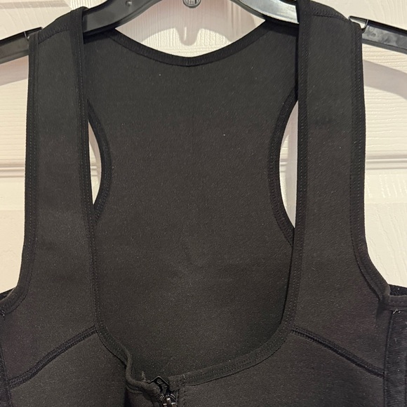Black Women’s Sports Workout Vest - Picture 4 of 12